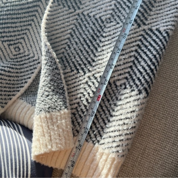 NWOT Sioni women patterned soft thick sweater Cardigan, Small, Black and white - Picture 11 of 12